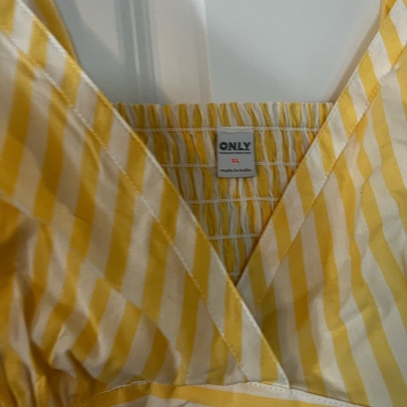 OLD NAVY Matching Printed Smocked Bralette Top in Yellow Stripe - Picture 10 of 13